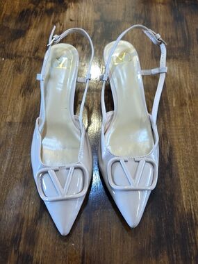 Valentino patent leather shoes - Size 40 kitten heal- nude color made in Italy